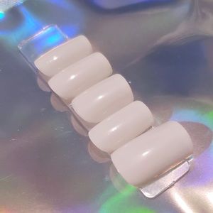 BUY ONE GET ONE FREE❗️White Marshmallow PressOns🤍